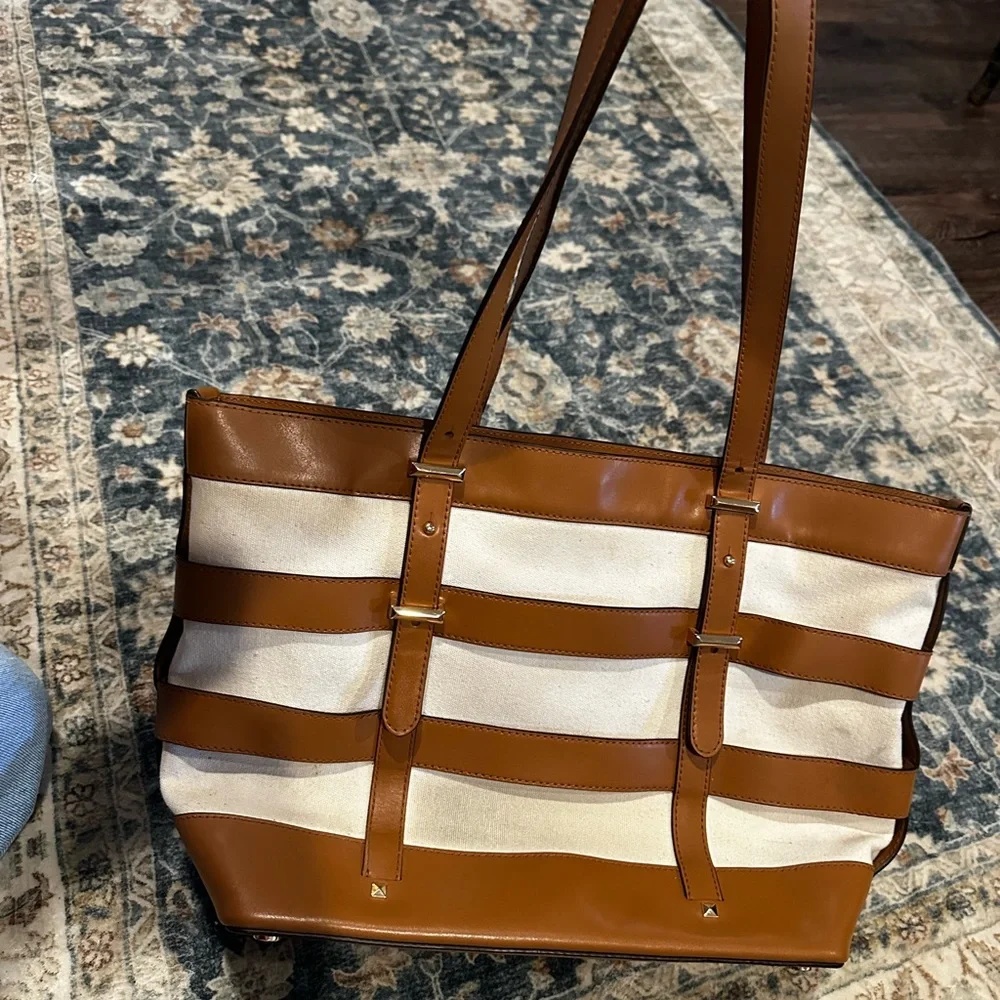 Michael Kors Tan and Cream Cage Tote - Picture 3 of 15